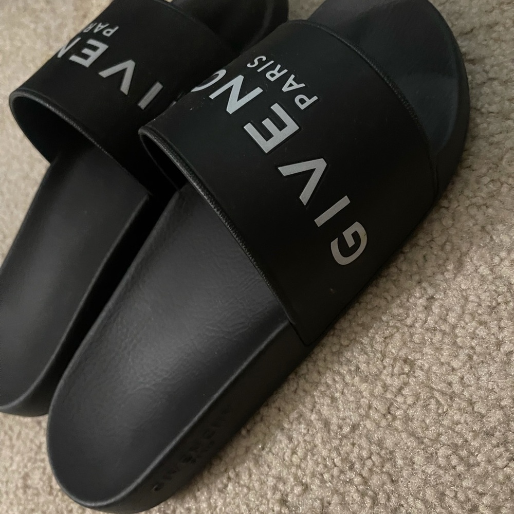 Givenchy Women’s Pool Slides